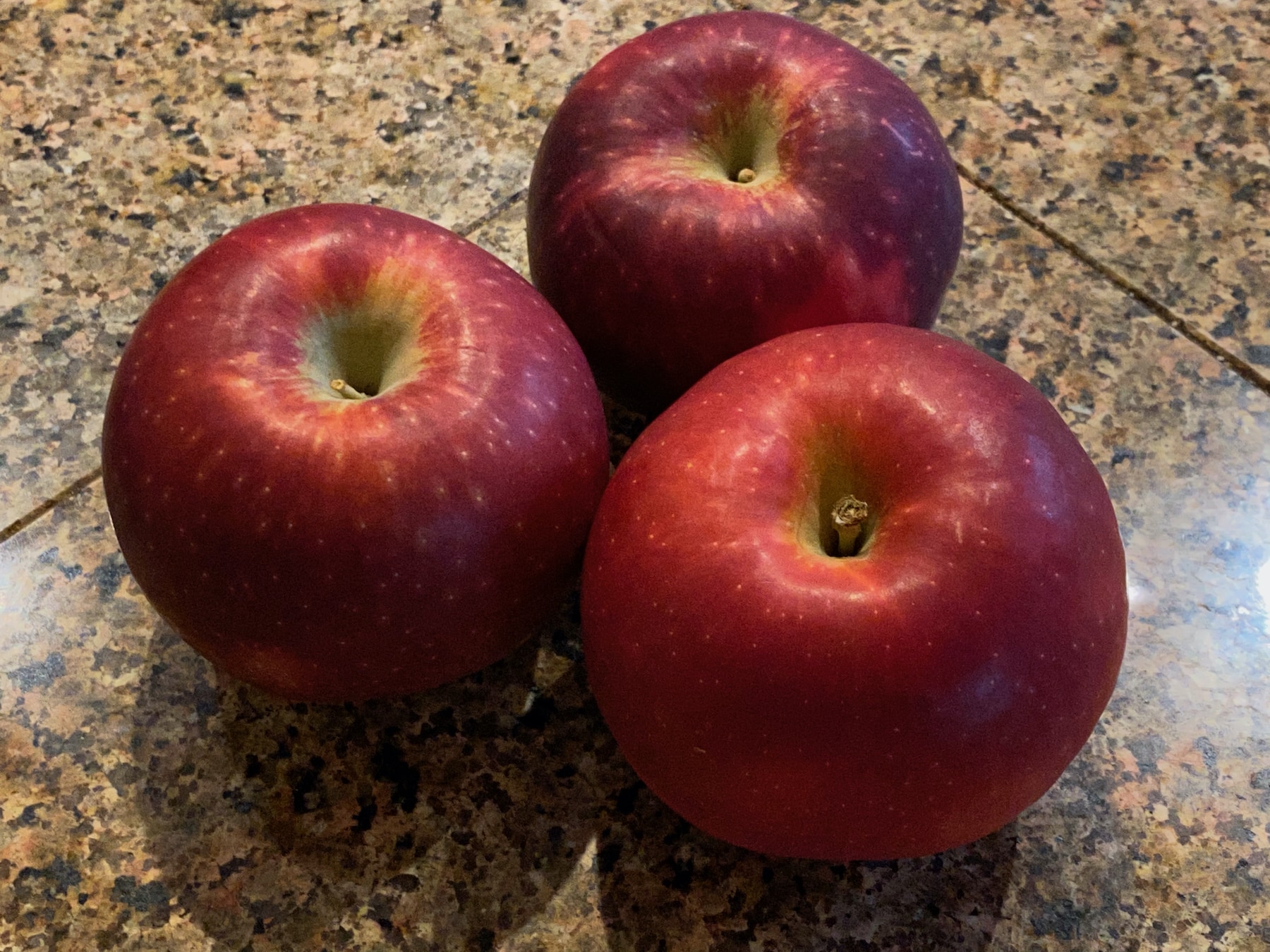 Taste-testing the Cosmic Crisp, Washington state's star-studded 'apple of  the future' – GeekWire